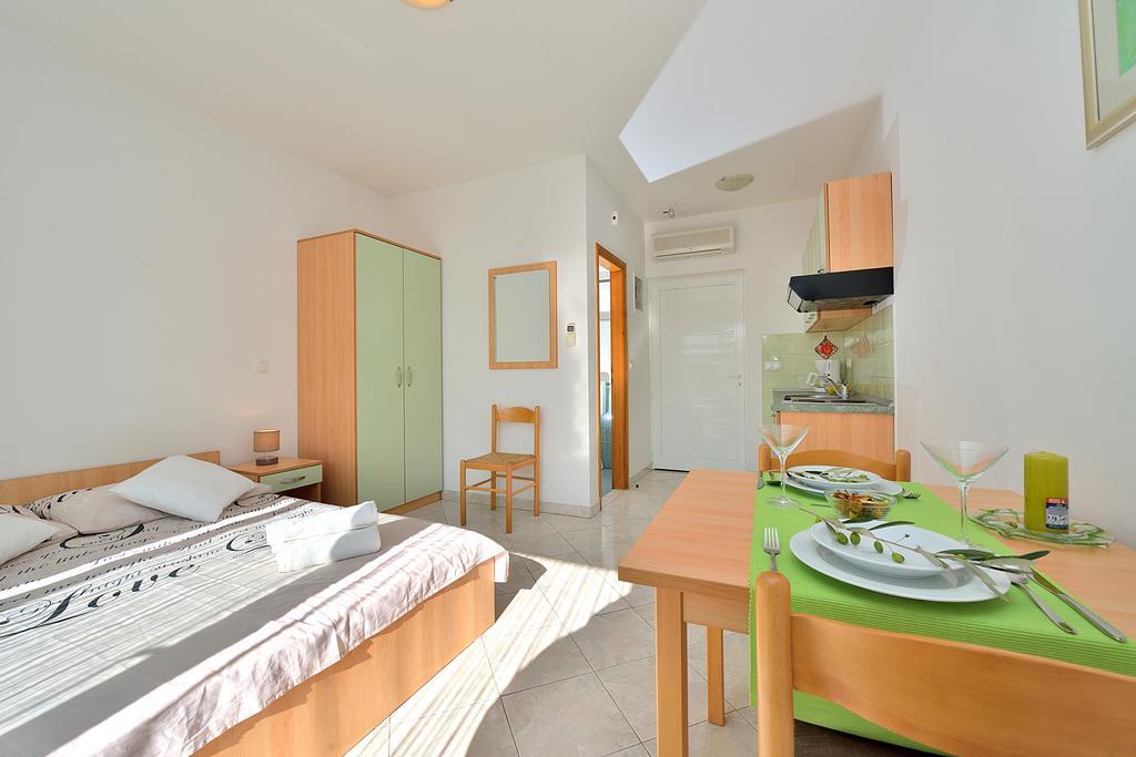 Sara Apartments Петркане Стая снимка