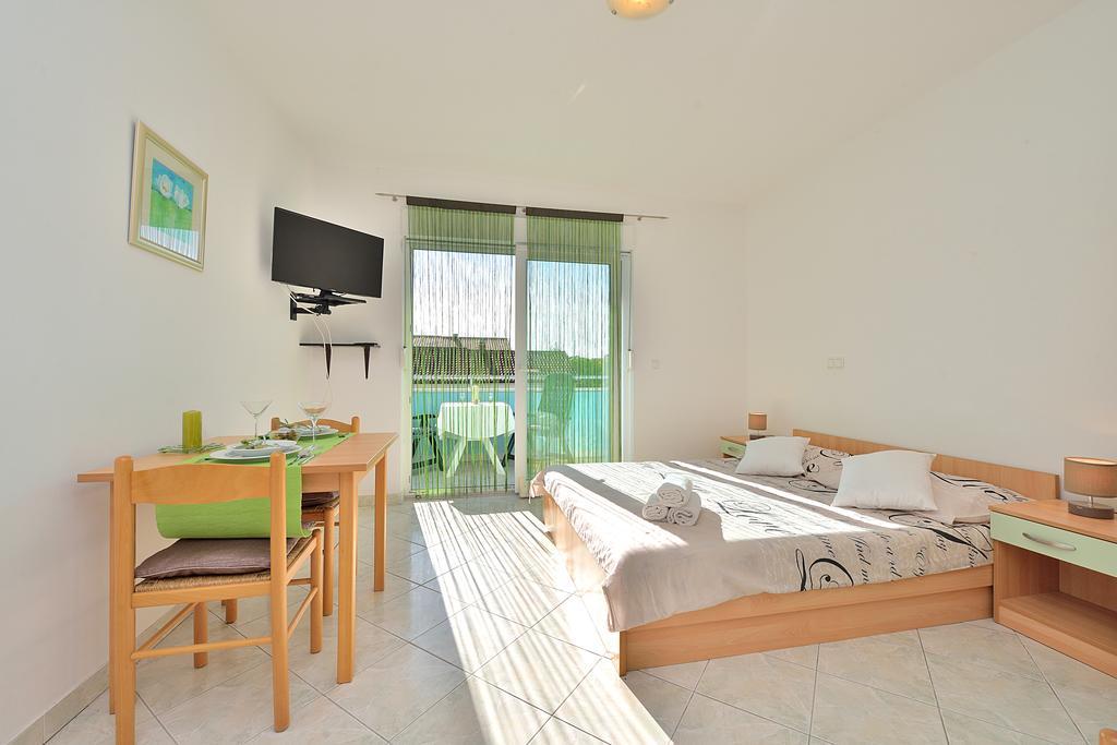 Sara Apartments Петркане Стая снимка