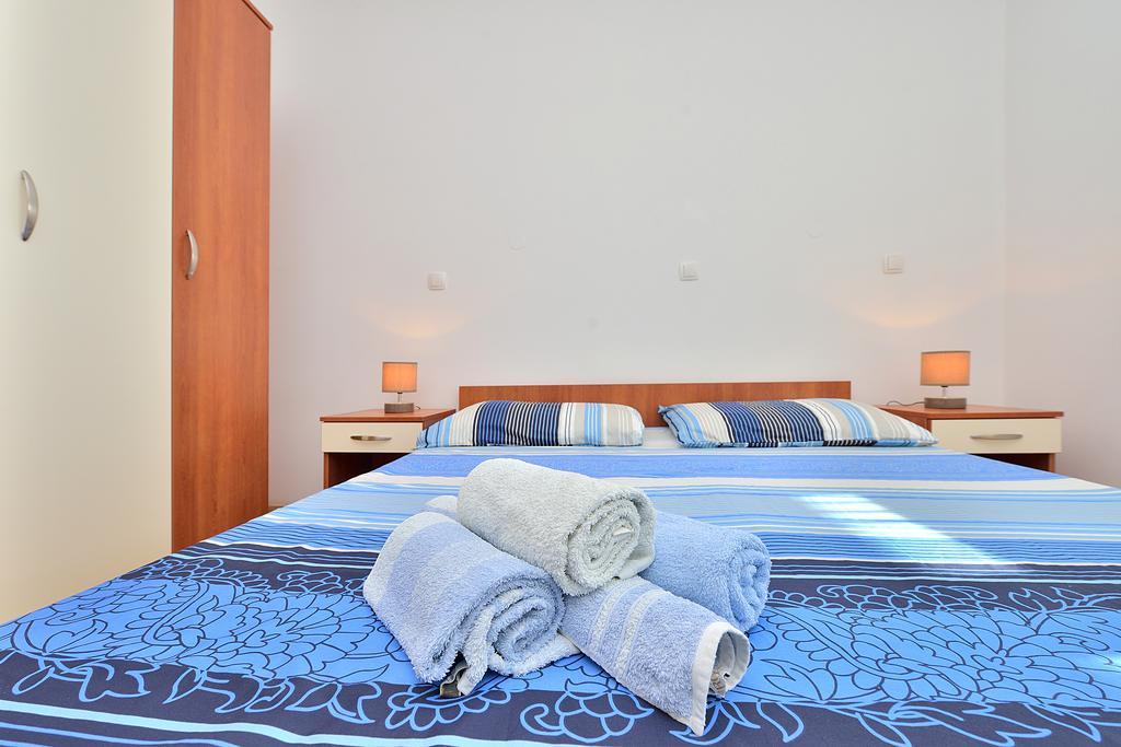 Sara Apartments Петркане Стая снимка