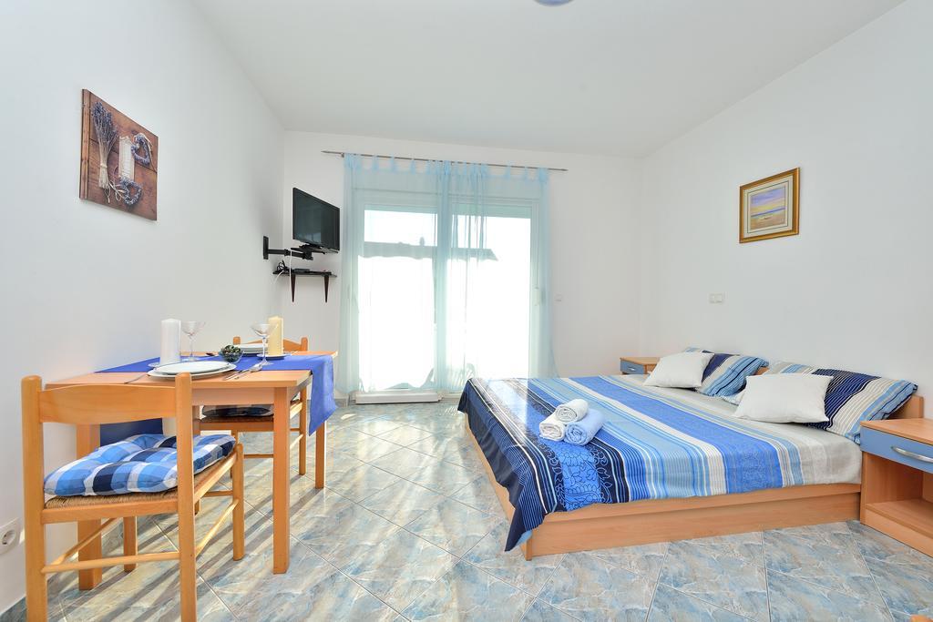 Sara Apartments Петркане Стая снимка