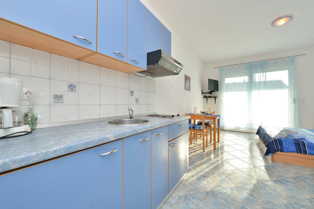 Sara Apartments Петркане Стая снимка